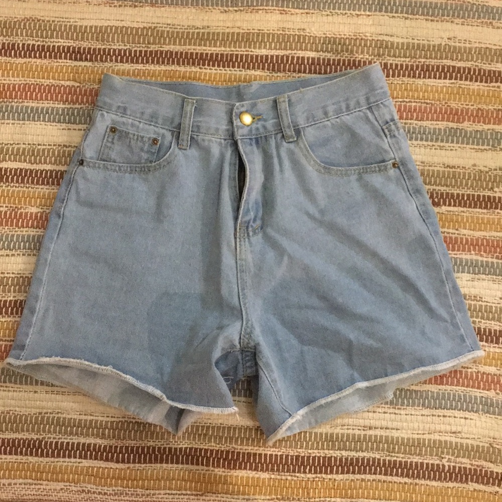 Cute denim shorts.
